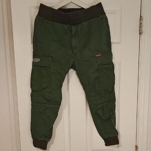 Izzue Men's Army Green Cargo Cropped Pant